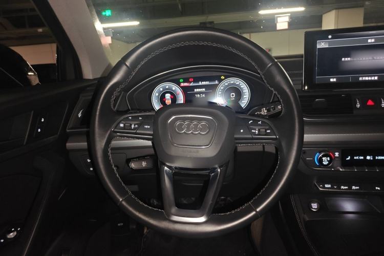 Used Audi Q5L 2022 40T Fashionable and Elegant Model Steering Wheel
