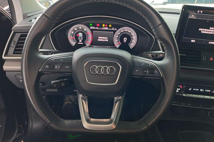 Used Audi Q5L 2022 40T Fashionable and Dynamic Model Steering Wheel