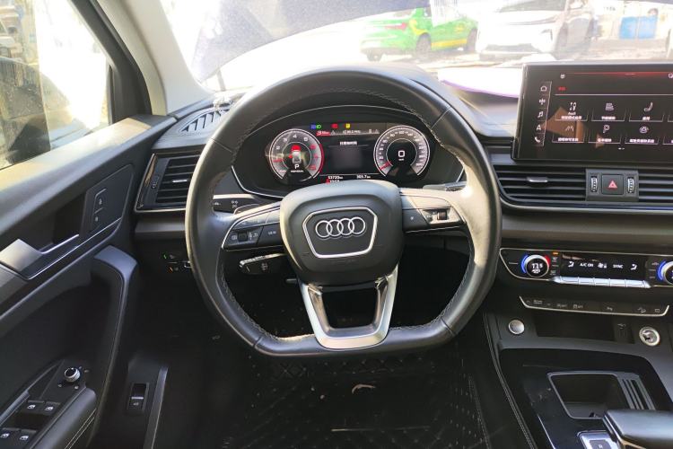 Used Audi Q5L 2022 40T Fashionable and Dynamic Model Steering Wheel