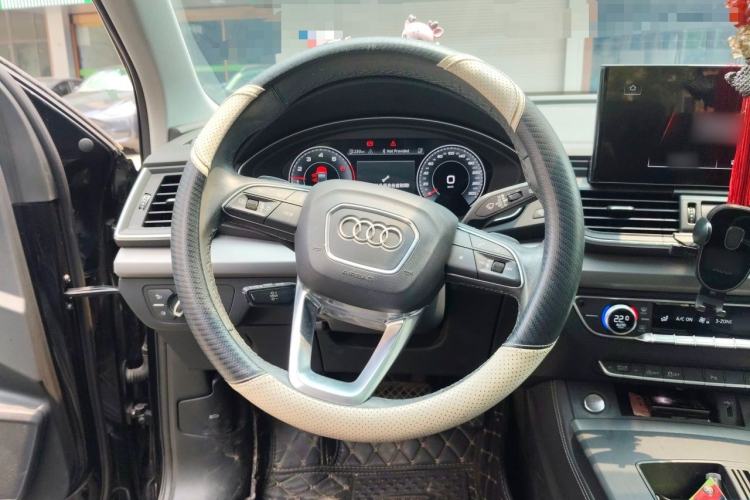 Used Audi Q5L 2022 40T Fashionable and Elegant Model Steering Wheel