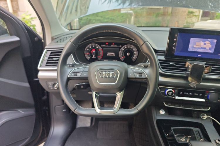 Used Audi Q5L 2022 40T Fashionable and Dynamic Model Steering Wheel