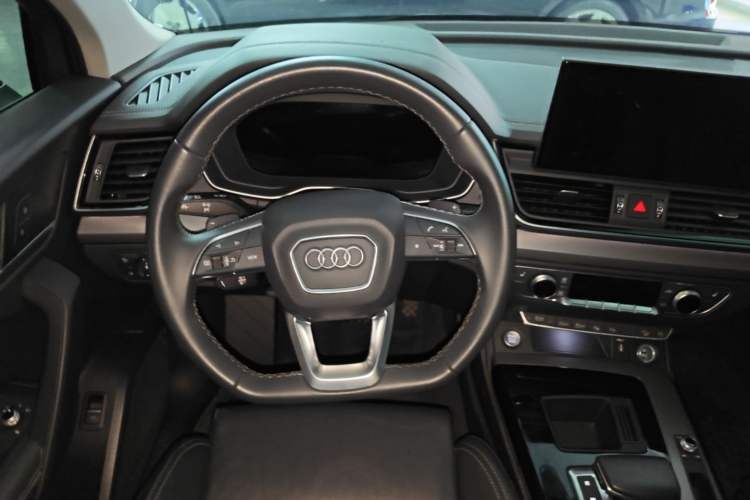 Used Audi Q5L 2022 40T Luxury Dynamic Model Steering Wheel