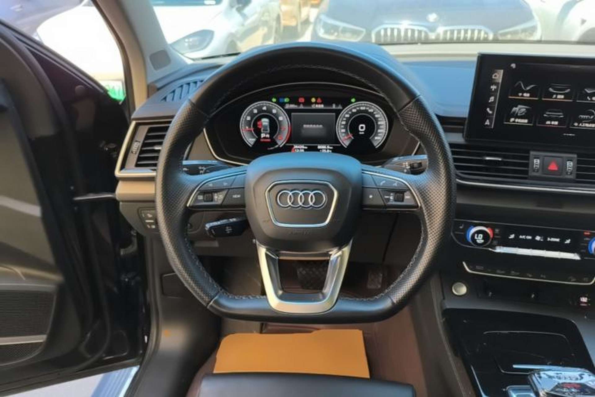 Used Audi Q5L 2022 Updated 45T Luxury Dynamic Version Steering Wheel