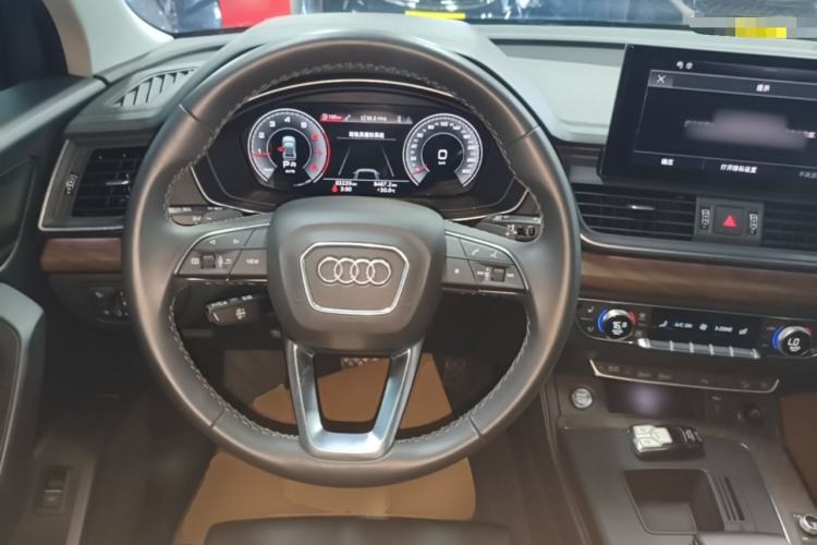 Used Audi Q5L 2022 40T Fashionable and Elegant Model Steering Wheel