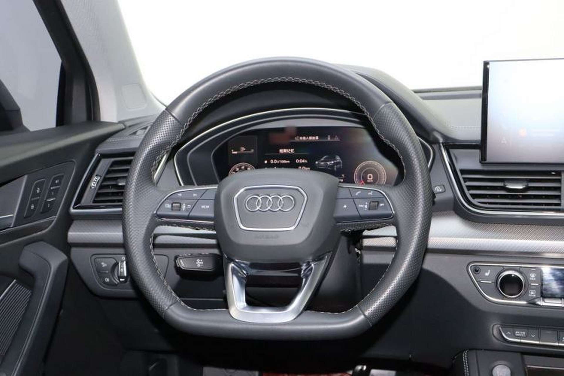 Used Audi Q5L 2022 Updated 45T Luxury Dynamic Version Steering Wheel