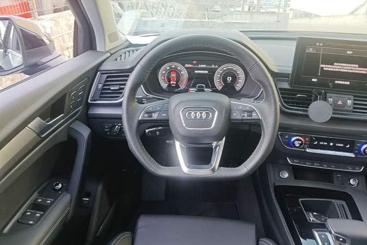 Used Audi Q5L 2022 45T Luxury Dynamic Model Steering Wheel
