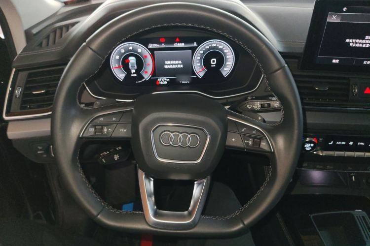 Used Audi Q5L 2022 40T Fashionable and Dynamic Model Steering Wheel