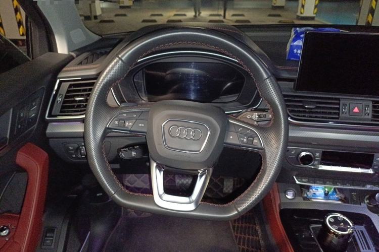 Used Audi Q5L 2022 Updated 45T Luxury Dynamic Version Steering Wheel