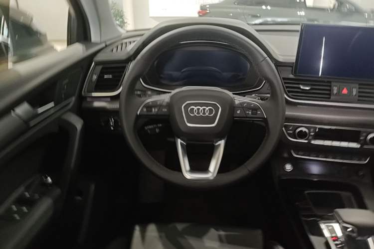 Used Audi Q5L 2022 40T Luxury Dynamic Model Steering Wheel