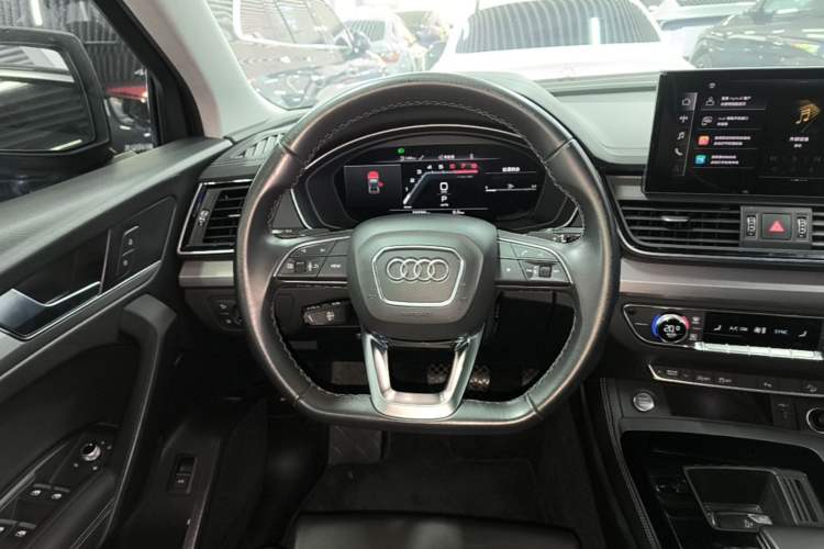 Used Audi Q5L 2022 40T Fashionable and Dynamic Model Steering Wheel