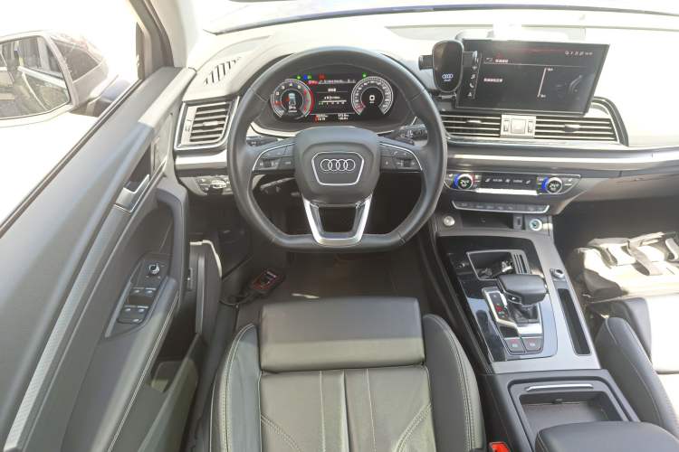Used Audi Q5L 2022 Updated 40T Luxury Dynamic Edition Steering Wheel