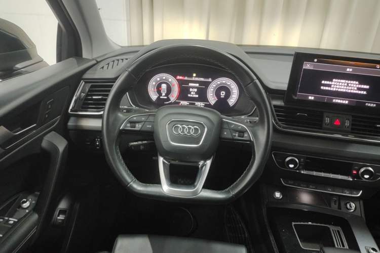 Used Audi Q5L 2022 40T Fashionable and Dynamic Model Steering Wheel