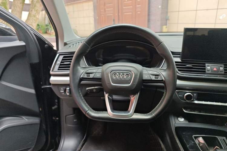 Used Audi Q5L 2022 40T Fashionable and Dynamic Model Steering Wheel