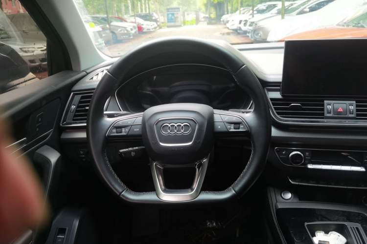 Used Audi Q5L 2022 Updated 40T Luxury Dynamic Edition Steering Wheel