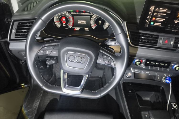 Used Audi Q5L 2022 40T Fashionable and Dynamic Model Steering Wheel