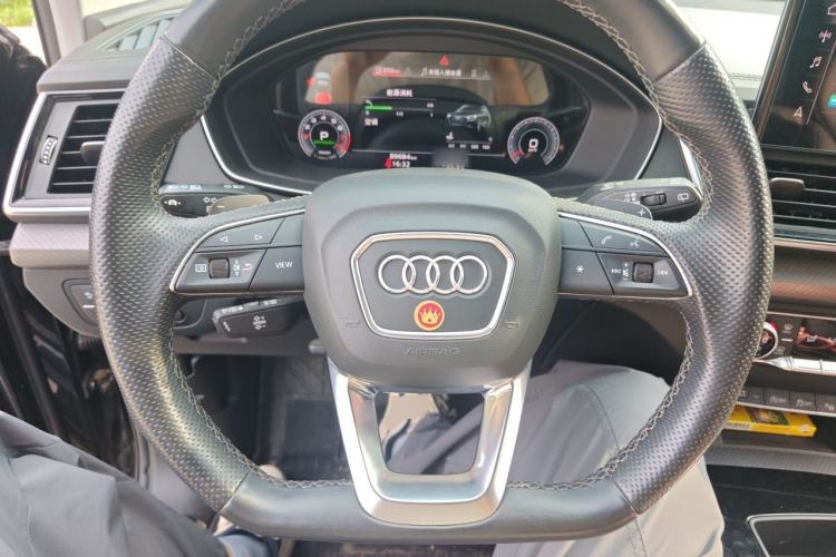 Used Audi Q5L 2022 Updated 45T Luxury Dynamic Version Steering Wheel
