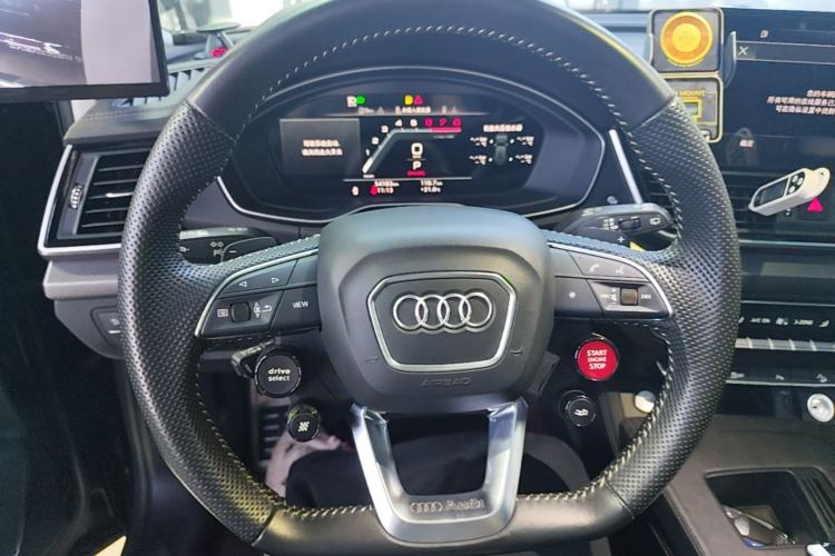 Used Audi Q5L 2022 40T Fashionable and Dynamic Model Steering Wheel