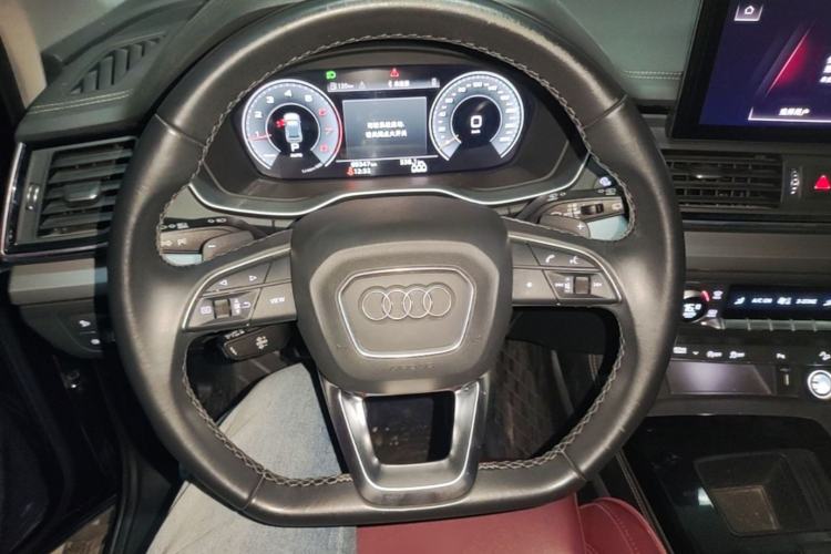 Used Audi Q5L 2022 40T Fashionable and Dynamic Model Steering Wheel