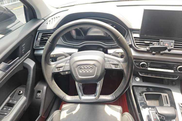 Used Audi Q5L 2022 40T Fashionable and Dynamic Model Steering Wheel