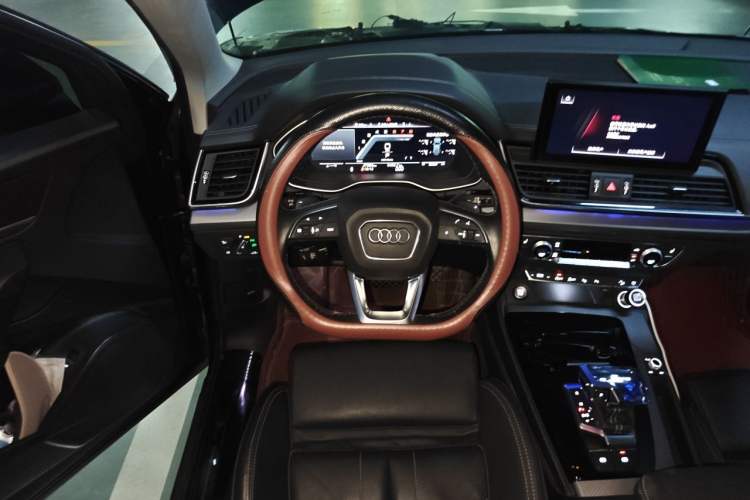 Used Audi Q5L 2022 40T Luxury Dynamic Model Steering Wheel