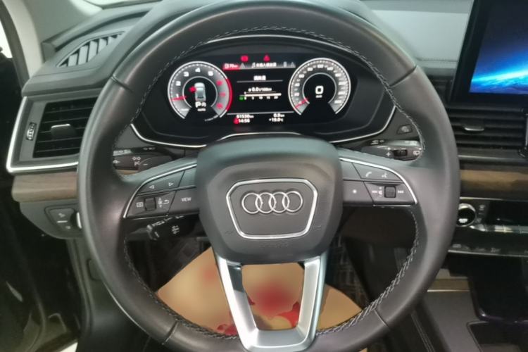 Used Audi Q5L 2022 40T Fashionable and Elegant Model Steering Wheel
