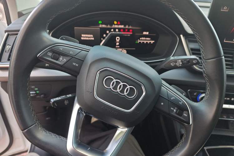 Used Audi Q5L 2022 40T Fashionable and Dynamic Model Steering Wheel