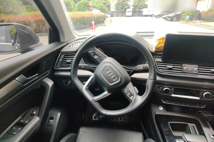 Used Audi Q5L 2022 40T Luxury Dynamic Model Steering Wheel