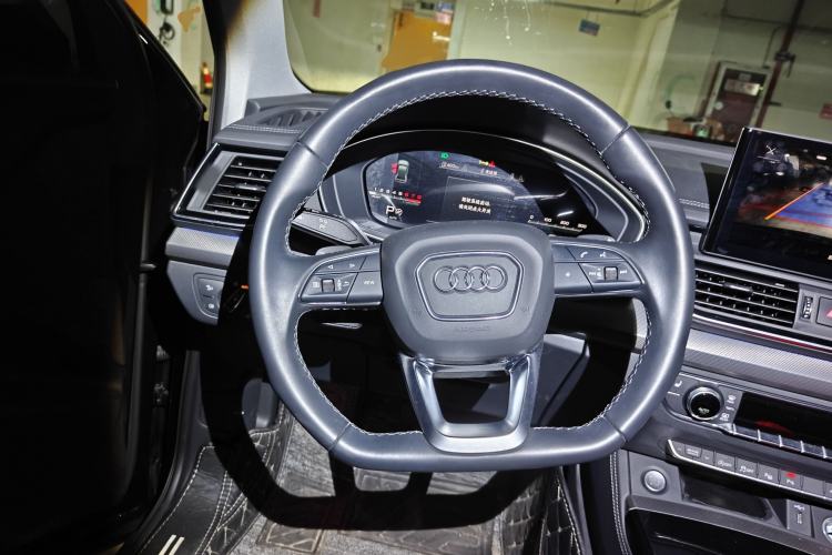 Used Audi Q5L 2022 40T Luxury Dynamic Model Steering Wheel