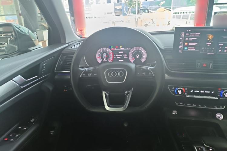 Used Audi Q5L 2022 40T Luxury Dynamic Model Steering Wheel