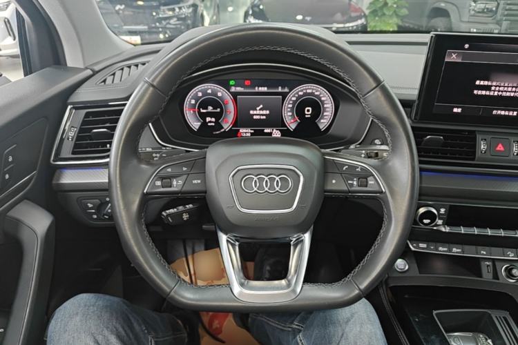 Used Audi Q5L 2022 40T Fashionable and Dynamic Model Steering Wheel