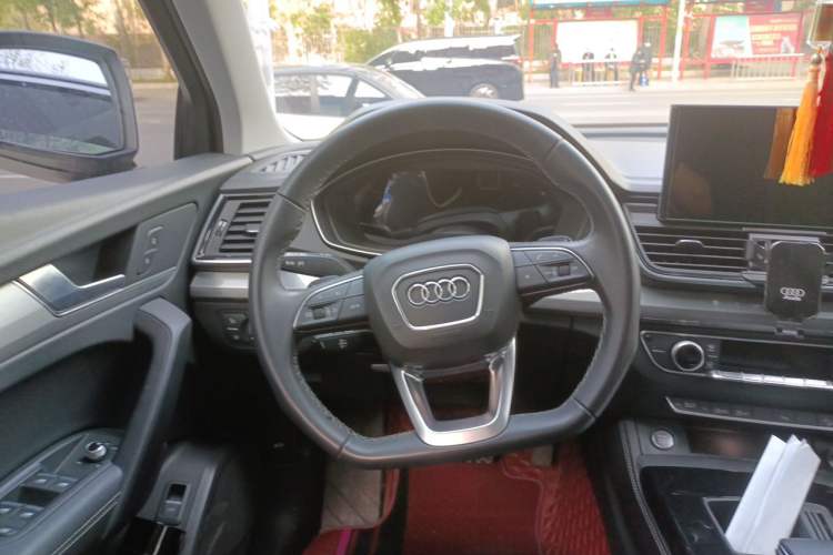 Used Audi Q5L 2022 40T Fashionable and Dynamic Model Steering Wheel