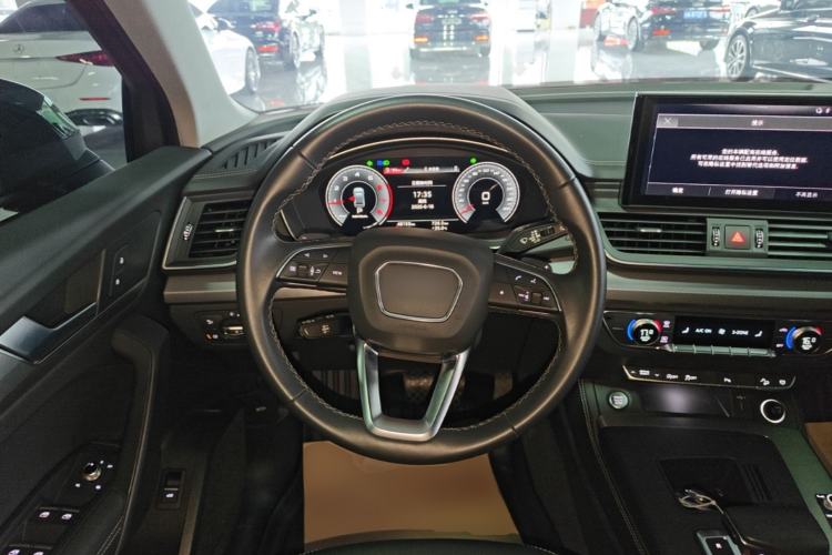 Used Audi Q5L 2022 40T Fashionable and Elegant Model Steering Wheel