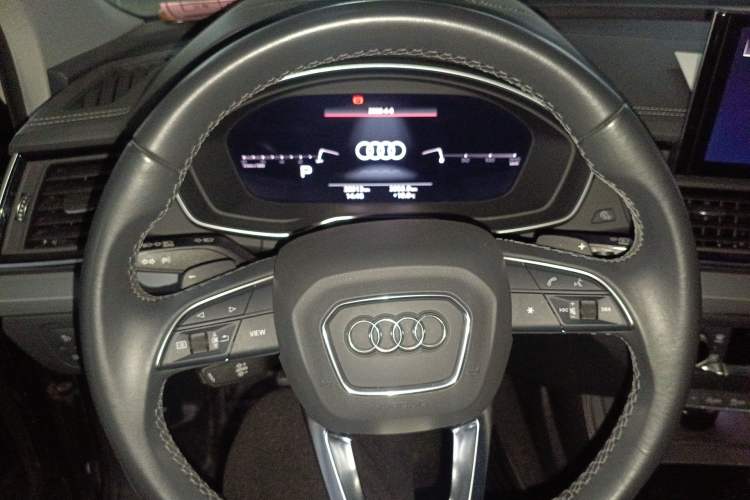 Used Audi Q5L 2022 40T Fashionable and Dynamic Model Steering Wheel