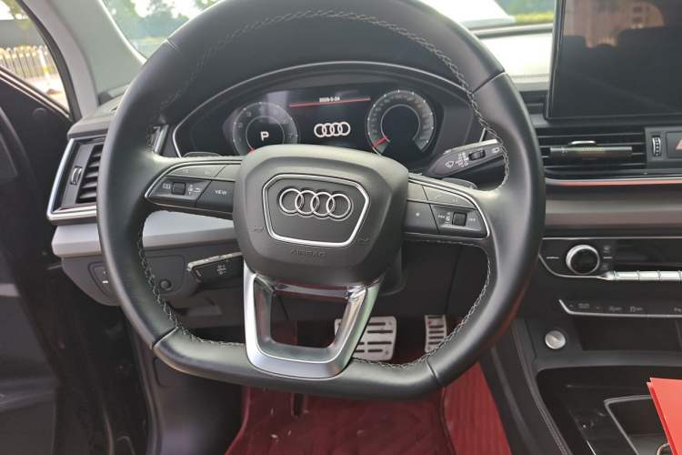 Used Audi Q5L 2022 40T Fashionable and Dynamic Model Steering Wheel