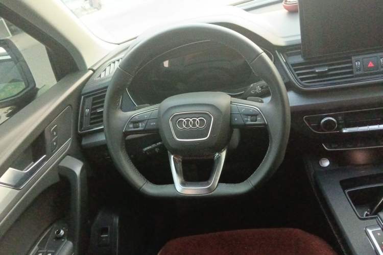 Used Audi Q5L 2022 40T Fashionable and Dynamic Model Steering Wheel