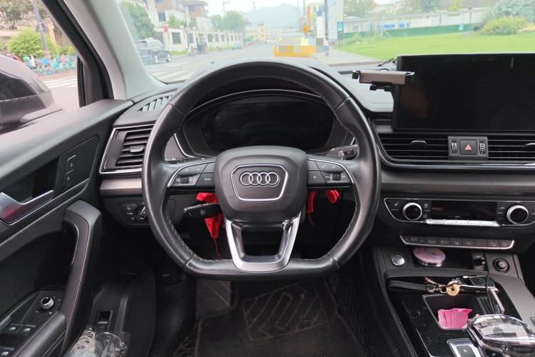 Used Audi Q5L 2022 40T Luxury Dynamic Model Steering Wheel