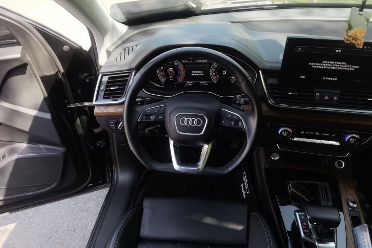 Used Audi Q5L 2022 40T Fashionable and Dynamic Model Steering Wheel