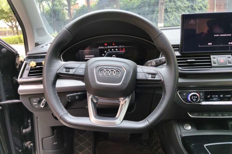 Used Audi Q5L 2022 Updated 45T Luxury Dynamic Version Steering Wheel