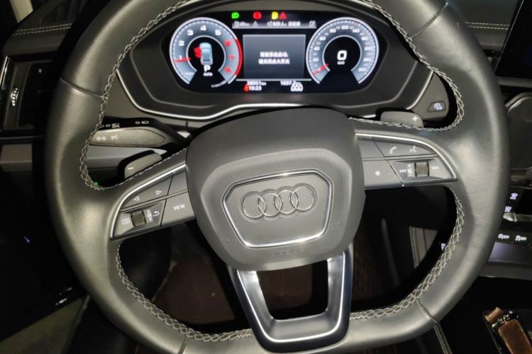 Used Audi Q5L 2022 40T Fashionable and Dynamic Model Steering Wheel