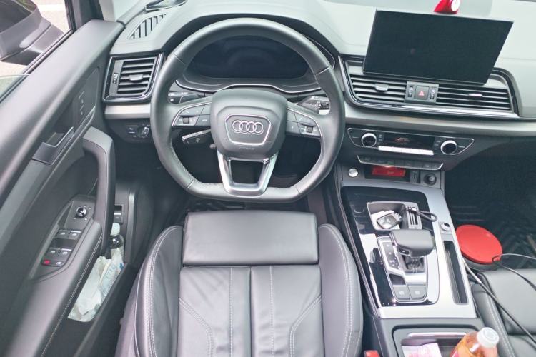 Used Audi Q5L 2022 40T Fashionable and Dynamic Model Steering Wheel