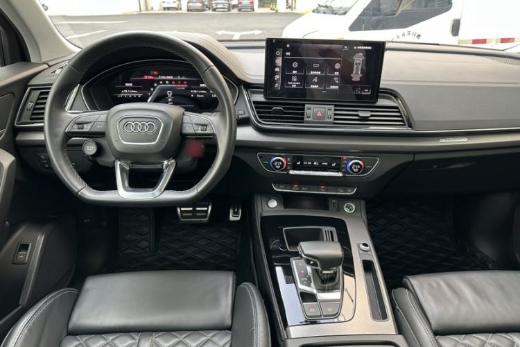Used Audi Q5L 2022 40T Fashionable and Dynamic Model Steering Wheel