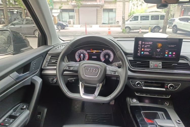 Used Audi Q5L 2022 40T Fashionable and Dynamic Model Steering Wheel