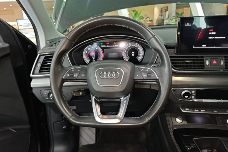 Used Audi Q5L 2022 40T Fashionable and Dynamic Model Steering Wheel