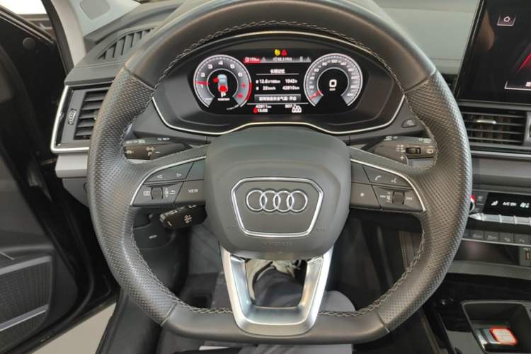 Used Audi Q5L 2022 Updated 45T Luxury Dynamic Version Steering Wheel