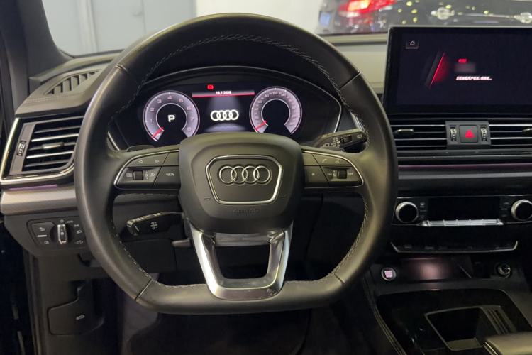 Used Audi Q5L 2022 40T Fashionable and Dynamic Model Steering Wheel