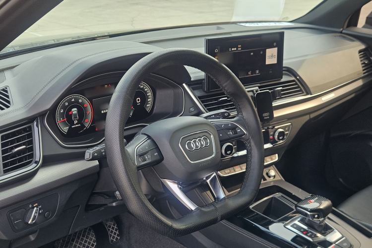 Used Audi Q5L 2022 40T Fashionable and Dynamic Model Steering Wheel
