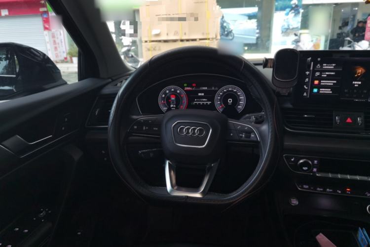 Used Audi Q5L 2022 40T Luxury Dynamic Model Steering Wheel