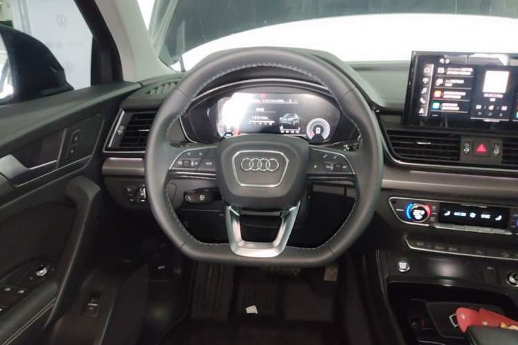 Used Audi Q5L 2022 40T Fashionable and Dynamic Model Steering Wheel