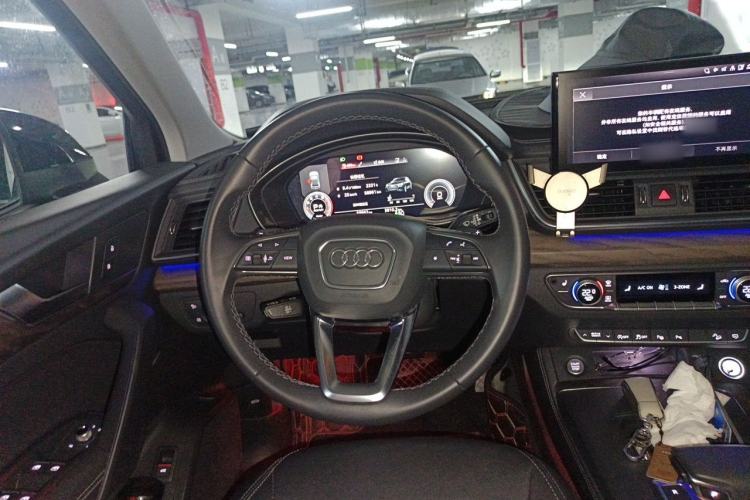 Used Audi Q5L 2022 40T Fashionable and Elegant Model Steering Wheel