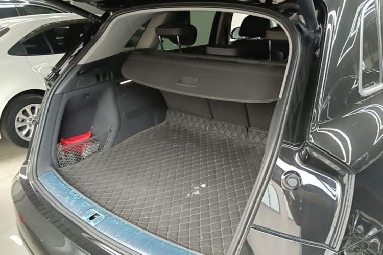 Used Audi Q5L 2022 40T Luxury Dynamic Model Trunk